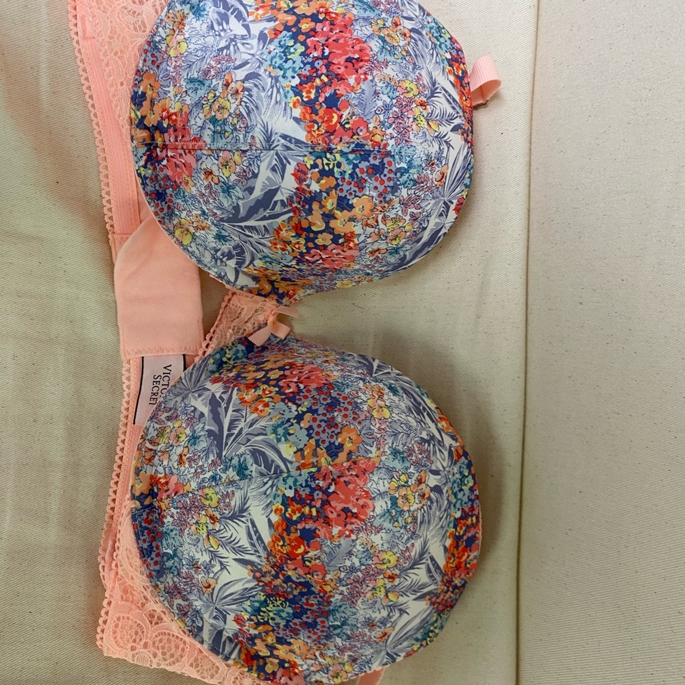 Victoria's Secret Floral Lace Bra - Multicolor and Pink